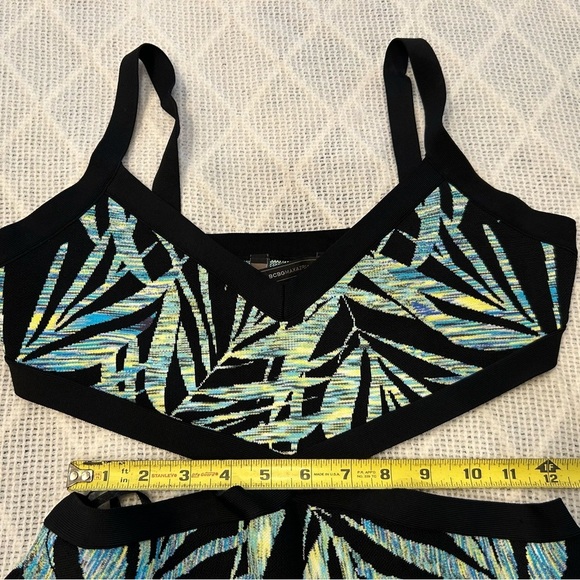 BCBG Max Azria Elyzabethh Tropical Bandage Dress. Size medium - Picture 14 of 15
